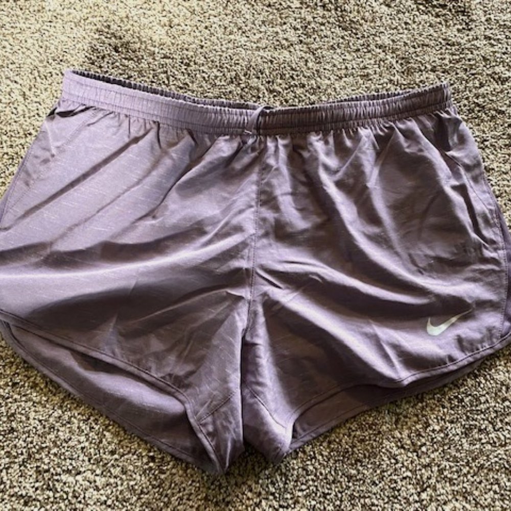 Women's Large Purple Nike Athletic Shorts